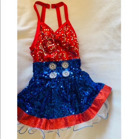 A dress - Picture 2 of 3